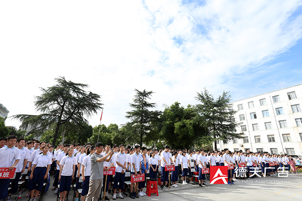 常德市德天廣告有限公司,品牌設(shè)計,活動策劃,影視攝制,廣告設(shè)備租賃,媒體廣告推廣,